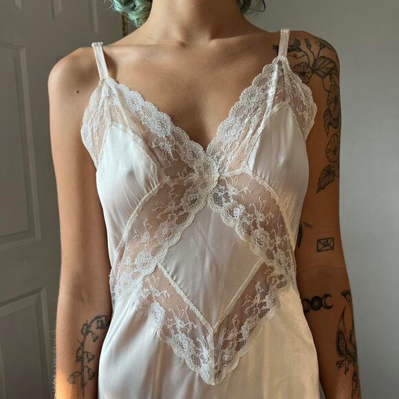 VINTAGE 1950โs Baby Pink Slip Dress - Picture 4 of 8